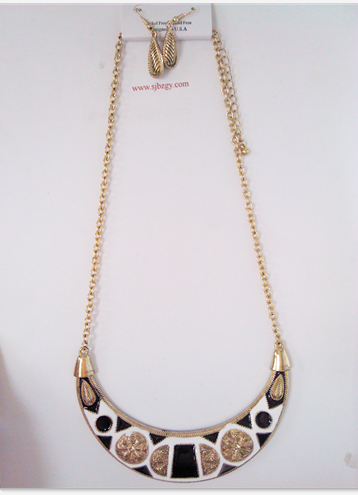 Characteristic necklace 1